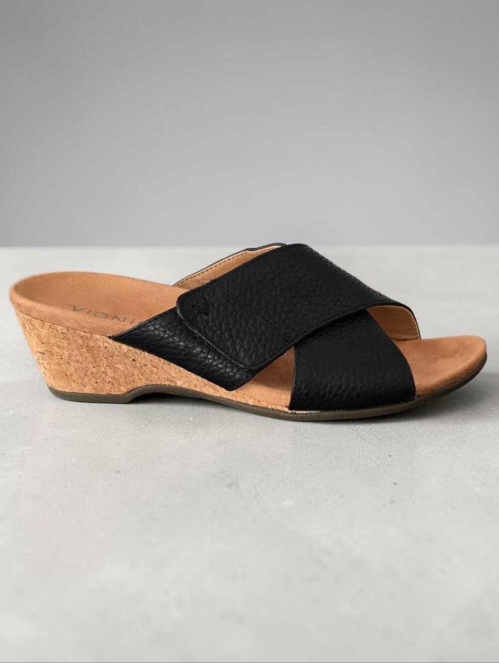 VIONIC Leticia Wedge Black Leather Criss Cross Wedge Sandals! 7 Excellent